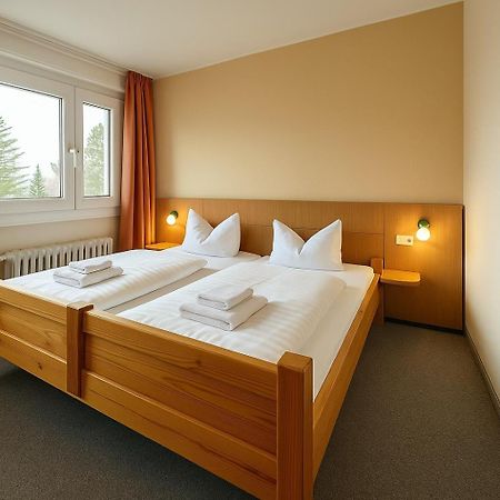 Hotel Am Laerchenberg I Fruehstueck, Wlan, Parkplatz Schirgiswalde-Kirschau Exteriör bild