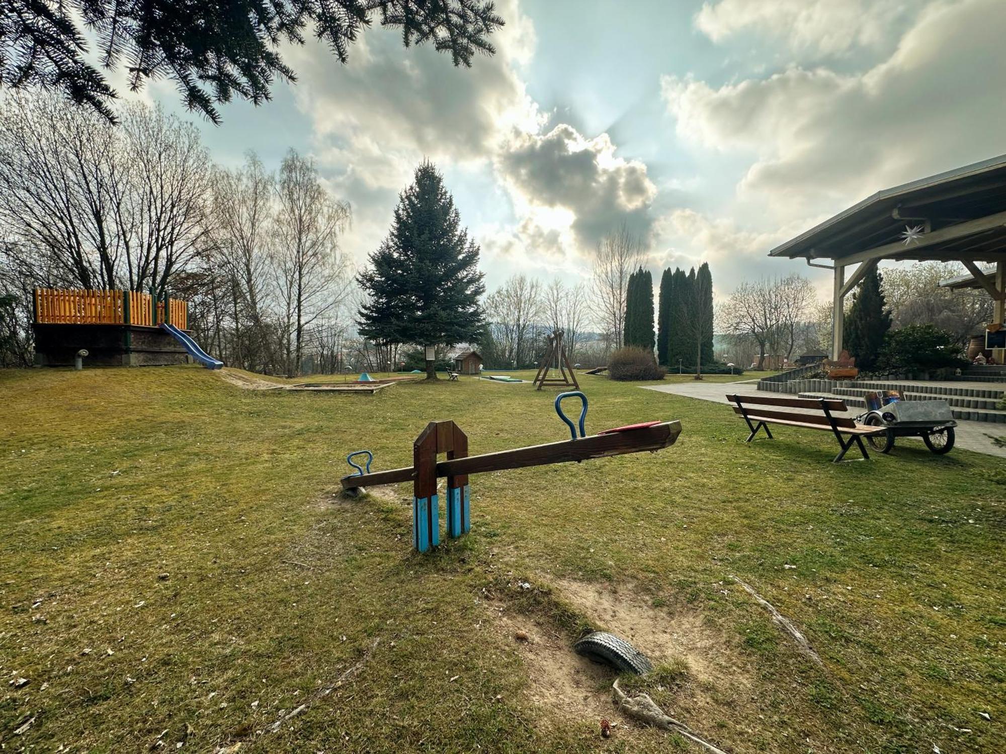 Hotel Am Laerchenberg I Fruehstueck, Wlan, Parkplatz Schirgiswalde-Kirschau Exteriör bild