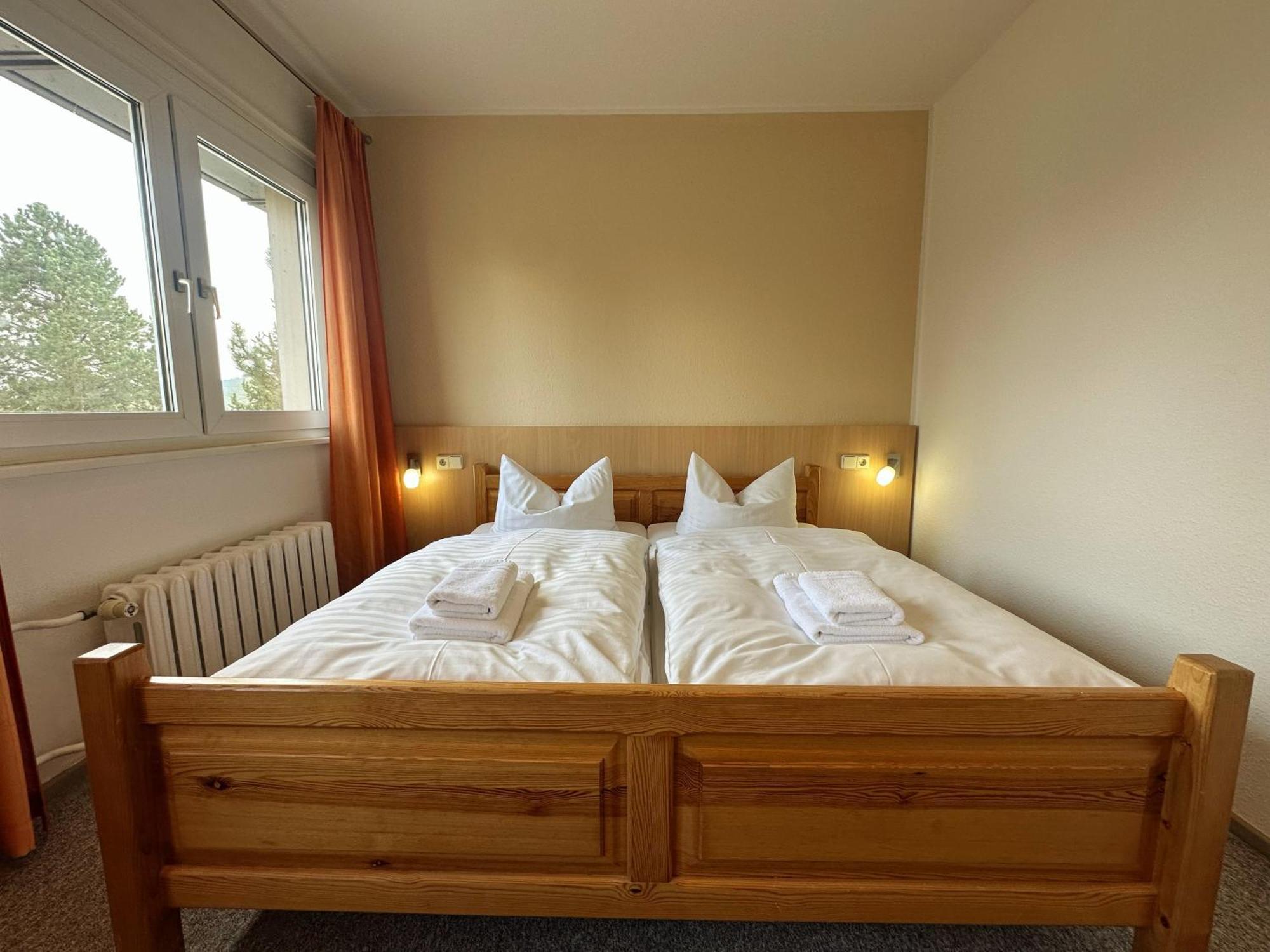 Hotel Am Laerchenberg I Fruehstueck, Wlan, Parkplatz Schirgiswalde-Kirschau Exteriör bild