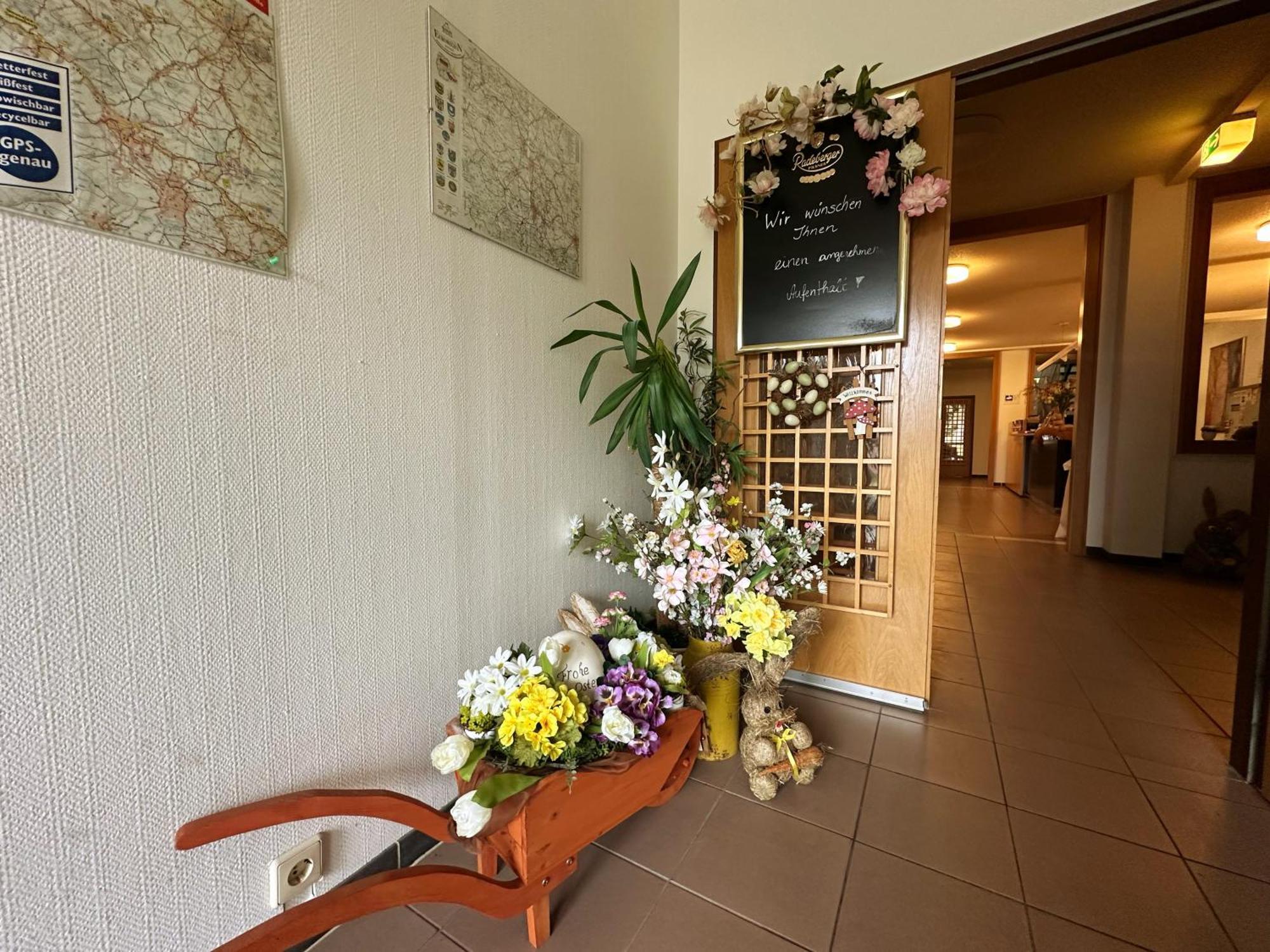 Hotel Am Laerchenberg I Fruehstueck, Wlan, Parkplatz Schirgiswalde-Kirschau Exteriör bild