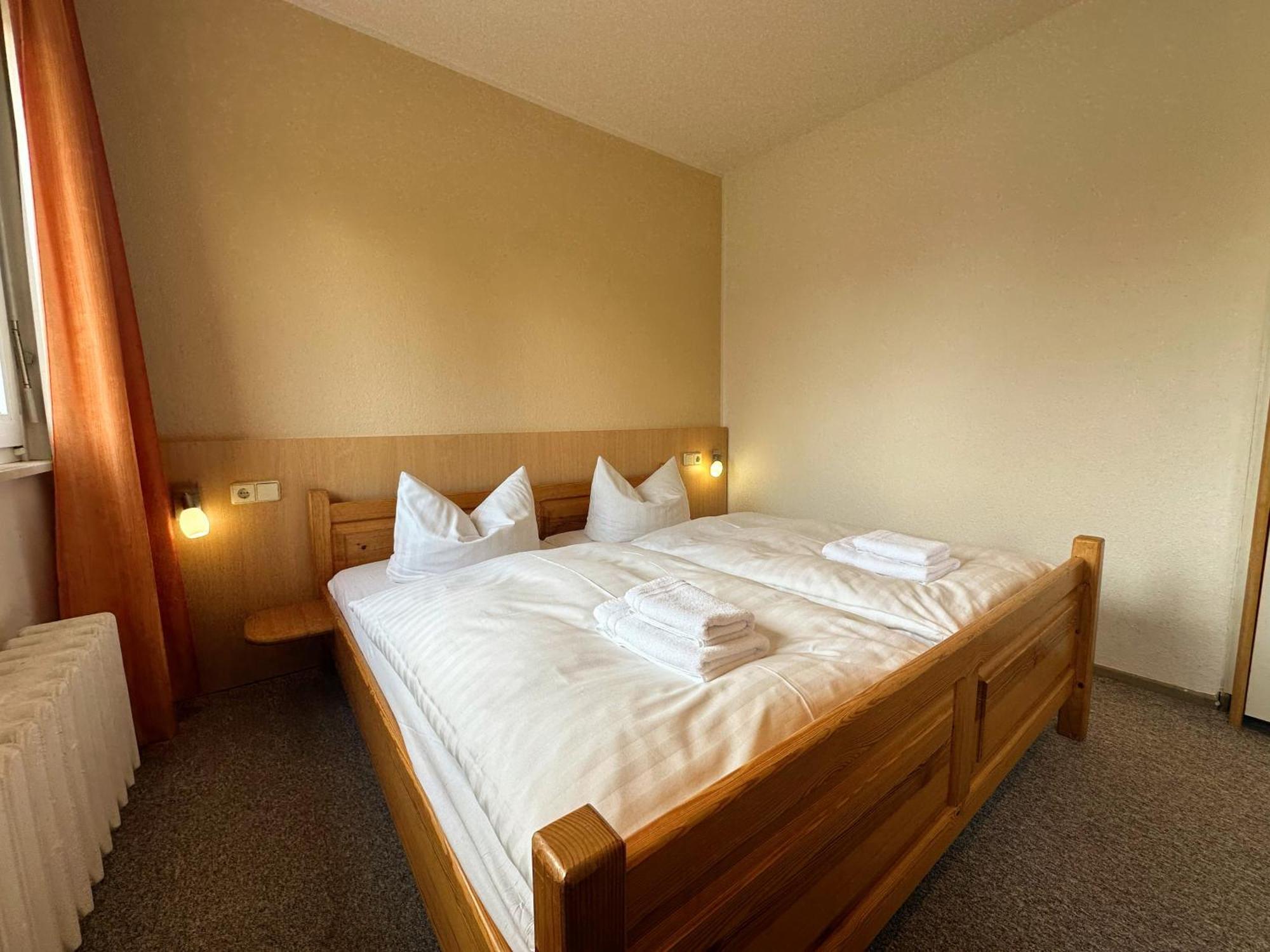 Hotel Am Laerchenberg I Fruehstueck, Wlan, Parkplatz Schirgiswalde-Kirschau Exteriör bild