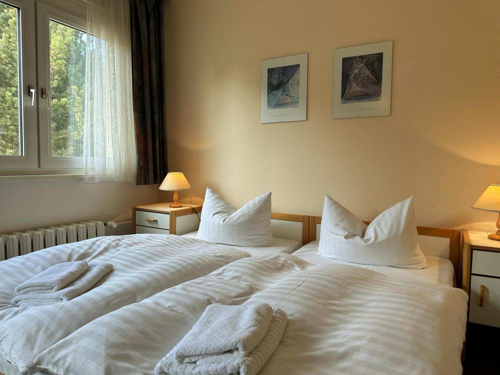 Hotel Am Laerchenberg I Fruehstueck, Wlan, Parkplatz Schirgiswalde-Kirschau Exteriör bild