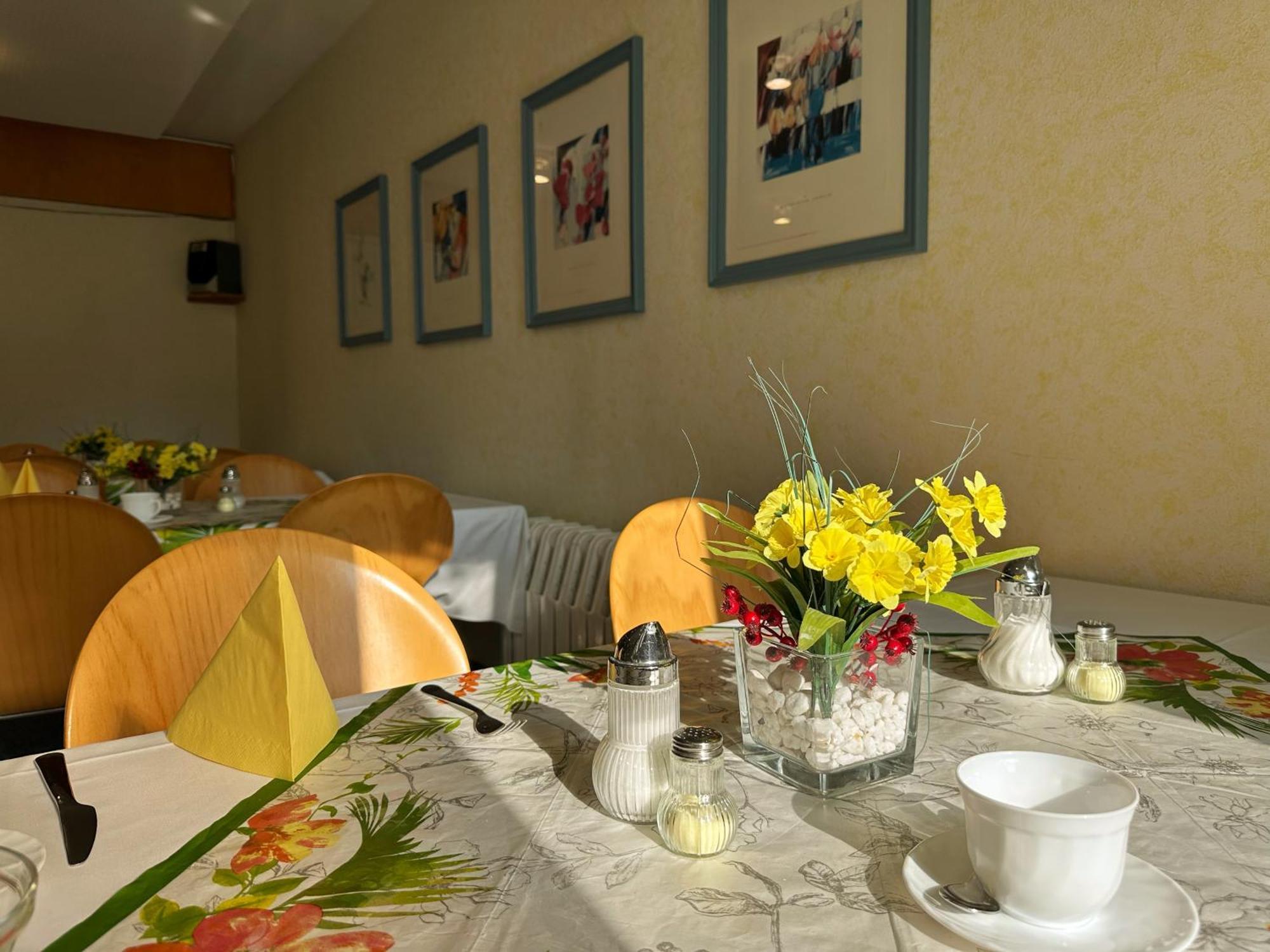 Hotel Am Laerchenberg I Fruehstueck, Wlan, Parkplatz Schirgiswalde-Kirschau Exteriör bild